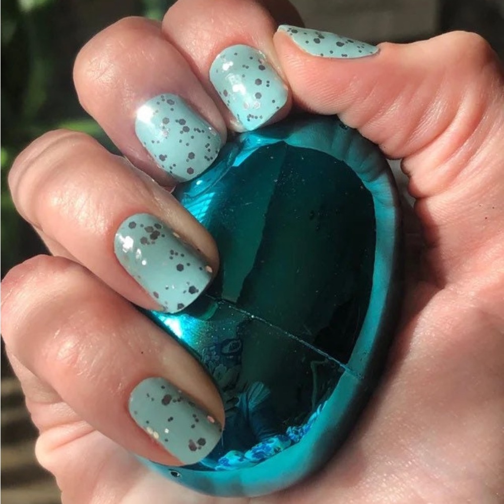 *Retired* Color Street: Don’t Make a Peep | Blue Spring Easter Silver Glitter - Picture 12 of 16